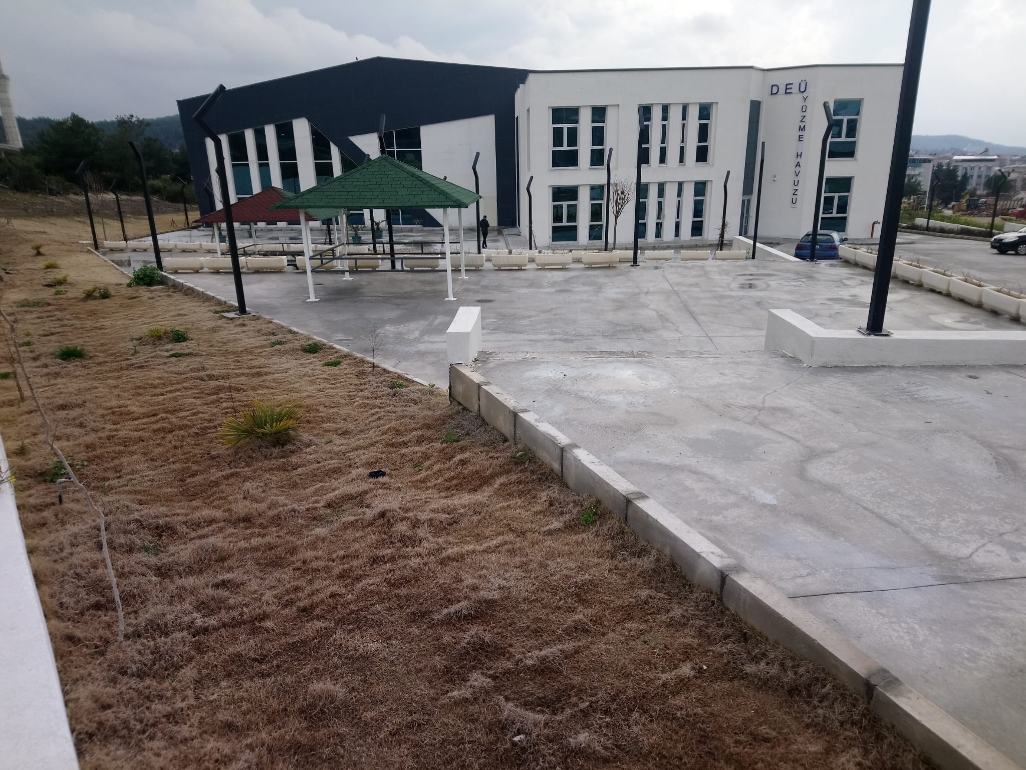 Tınaztepe Yerleşkesi Yarı Olimpik Yüzme Havuzu